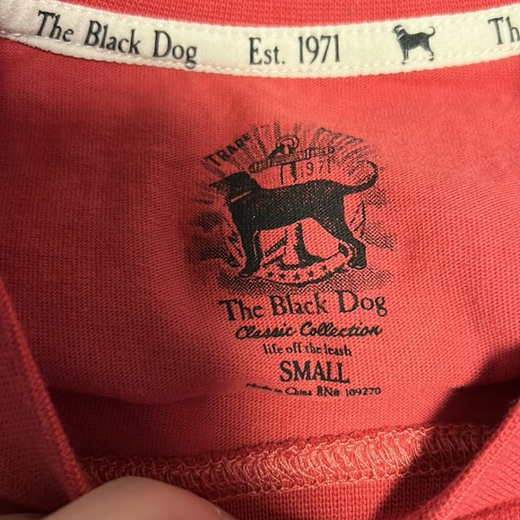 Black dog 2022 T-Shirt Size small - Picture 3 of 3
